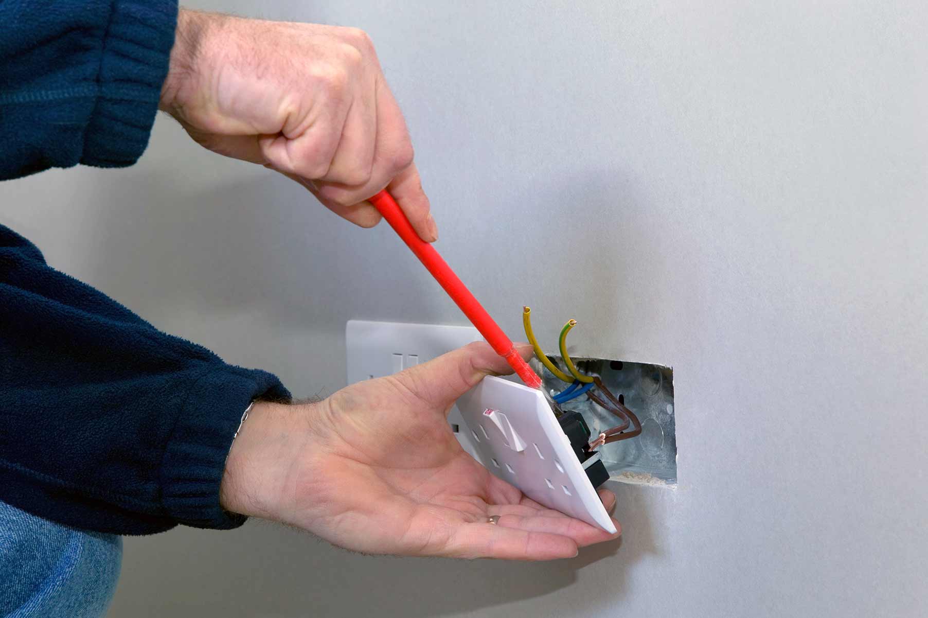 Our electricians can install plug sockets for domestic and commercial proeprties in Lee Green and the local area. 